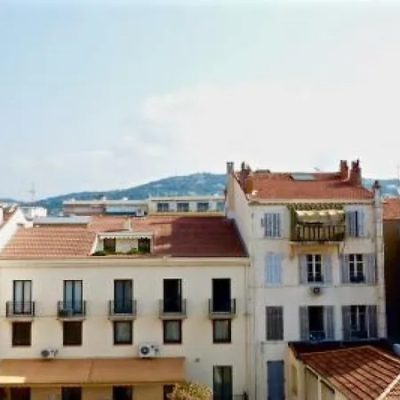 Apartman Situated Right On The Rue Antibes Main Shopping Street Easy Walk To Beaches And Palais 1585 *