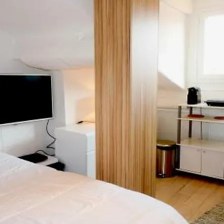 Apartman Situated Right On The Rue Antibes Main Shopping Street Easy Walk To Beaches And Palais 1585 Cannes