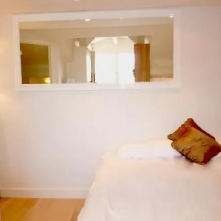 Appartement Situated Right On The Rue Antibes Main Shopping Street Easy Walk To Beaches And Palais 1585 Cannes