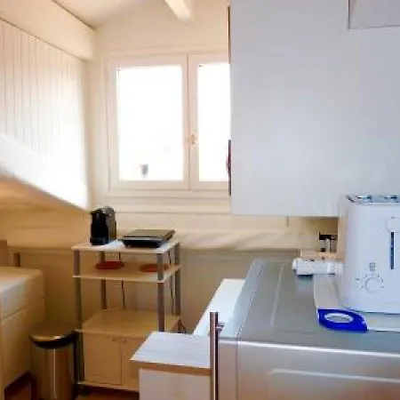 Appartement Situated Right On The Rue Antibes Main Shopping Street Easy Walk To Beaches And Palais 1585