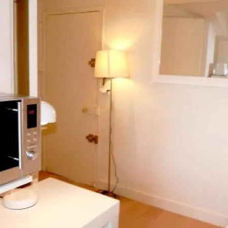 Situated Right On The Rue Antibes Main Shopping Street Easy Walk To Beaches And Palais 1585 Cannes