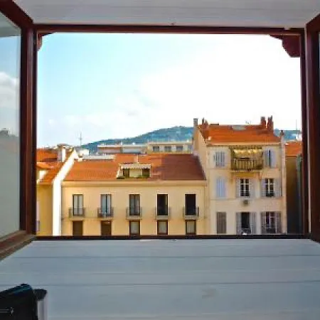 Situated Right On The Rue Antibes Main Shopping Street Easy Walk To Beaches And Palais 1585 Appartement