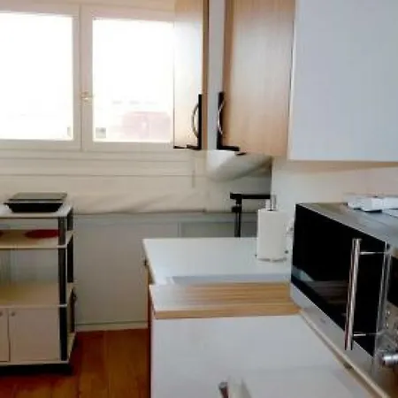 Situated Right On The Rue Antibes Main Shopping Street Easy Walk To Beaches And Palais 1585 * 칸느